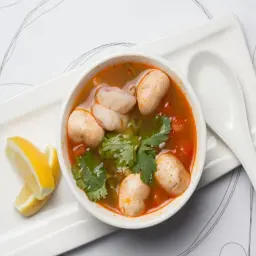شوربه توم يم